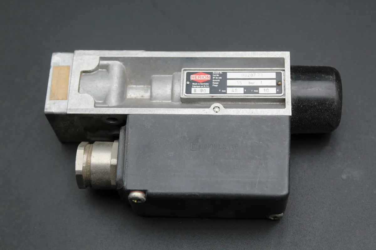 DEUTZ 816-D816-S/B/AM816 Pressure Switch 15 B Ar