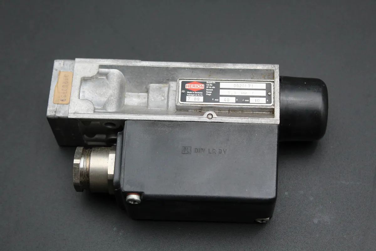 DEUTZ 816-D816-S/B/AM816 Pressure Switch 1,8 Bar